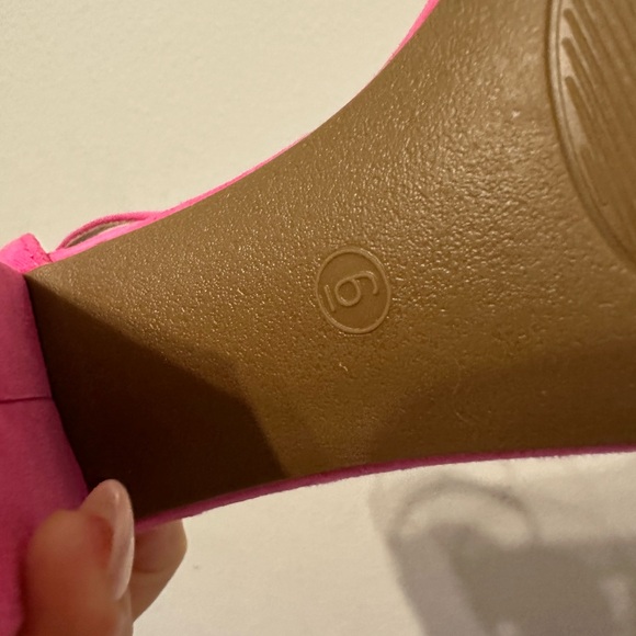 Never Worn Hot Pink Strappy Chunky Heel Size 6 - Picture 4 of 5